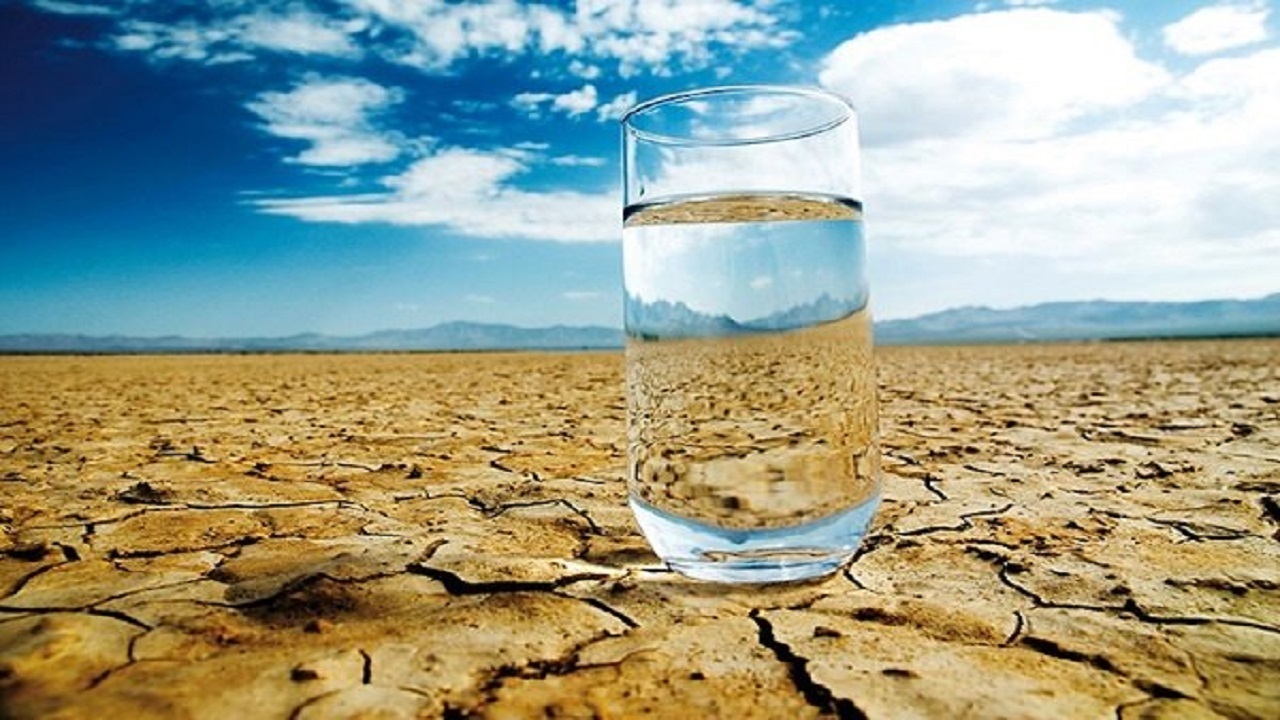 نشست هم اندیشی رفع موانع تامین و توزیع آب شرب در قشم برگزار شد