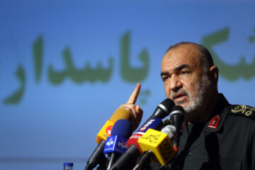 سرلشکر سلامی: ناو ابومهدی المهندس همه اجزای اصلی نبرد را در خود دارد