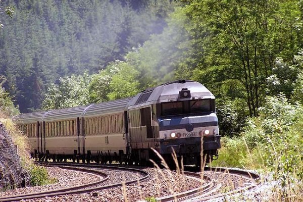 جابجایی۲۵۰ هزار مسافر از طریق راه آهن هرمزگان 