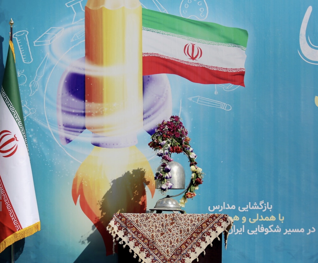 نواخته شدن زنگ مهر، ایثار و نماز در قشم 