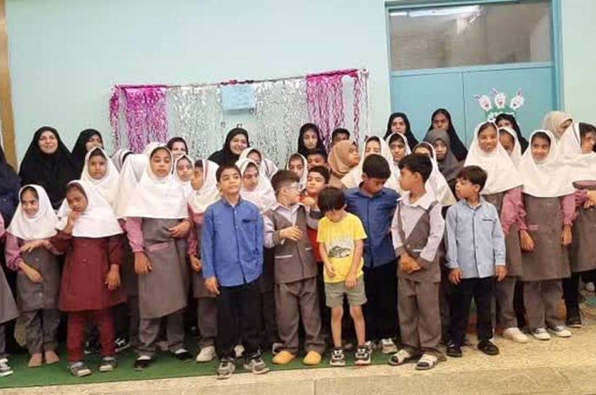 آموزش کودکان مدرسه استثنایی ارمغان با تجهیزات کمک آموزشی ژئوپارک جهانی قشم